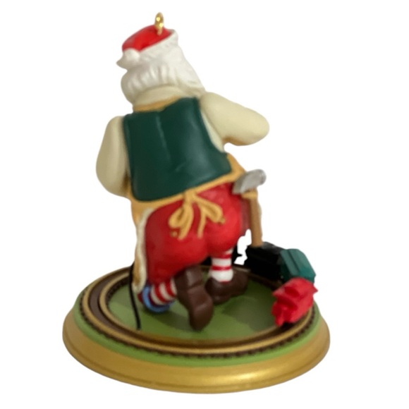 2006 Hallmark Ornament - Toymaker Santa - #7 in the Series - Picture 7 of 10